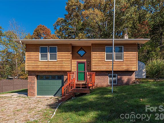 2nd image of 29 Arrowhead St