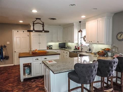 5th image of 2402 Essex Dr