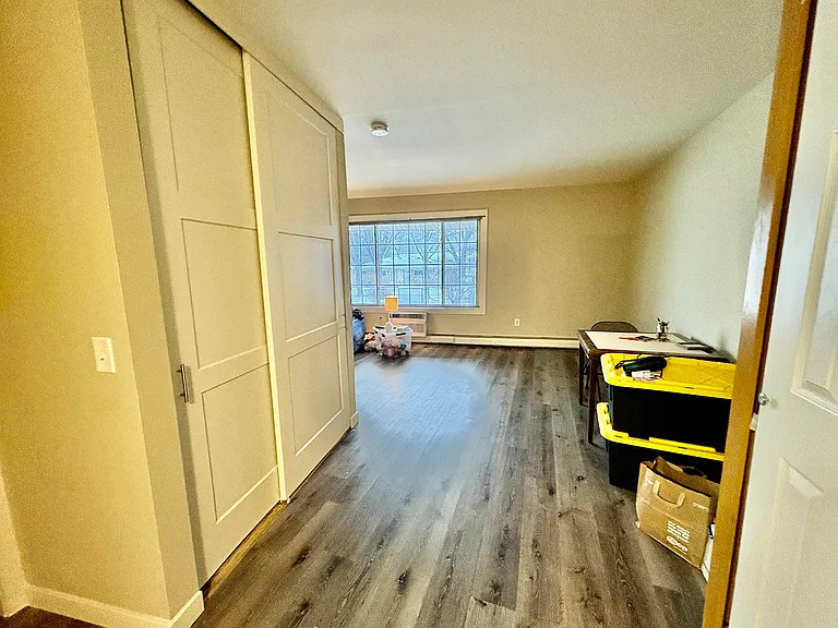 Middleton Commons — Photo 19