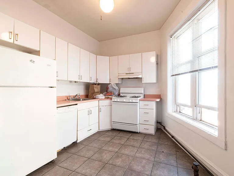 2545 N Sheffield Ave #310 — Photo 11