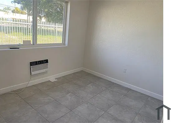 10030 W Indigo St — Photo 3