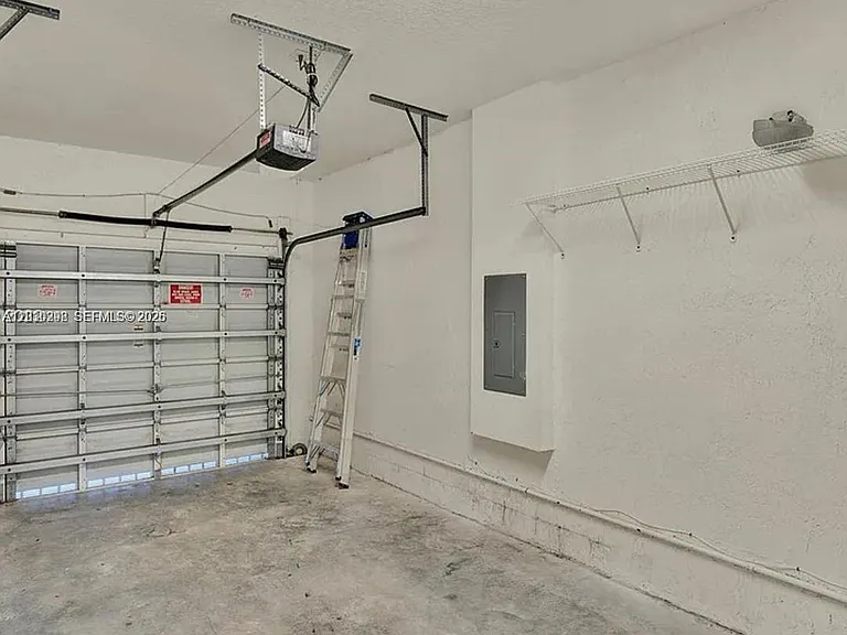 10902 NW 79th St — Photo 17