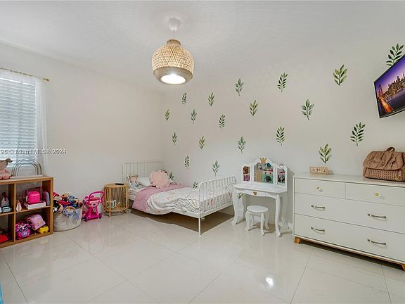 5th image of 7120 Laurel Ln Unit 7120