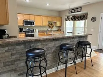 5 bed, 2292 sqft, $2,650 — Photo 4