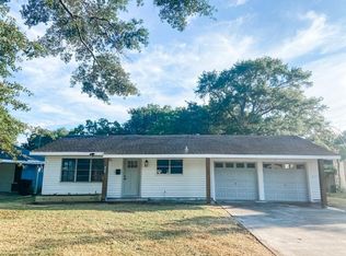 2801 Graves Ave, Groves, TX 77619