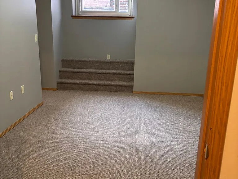 109 E Luverne St — Photo 14