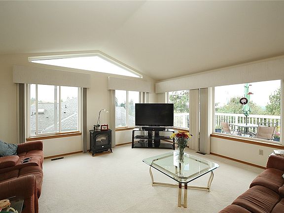 5th image of 7308 76th Dr NE