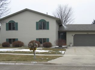 313 Herzog Dr, Watertown, SD 57201