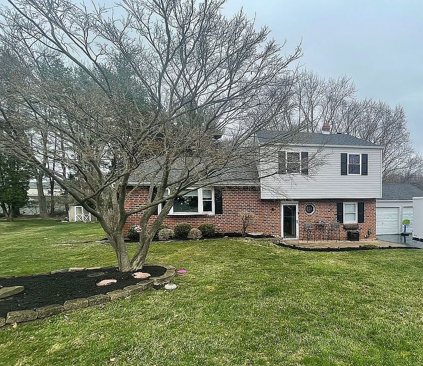 2nd image of 817 Huber Pl