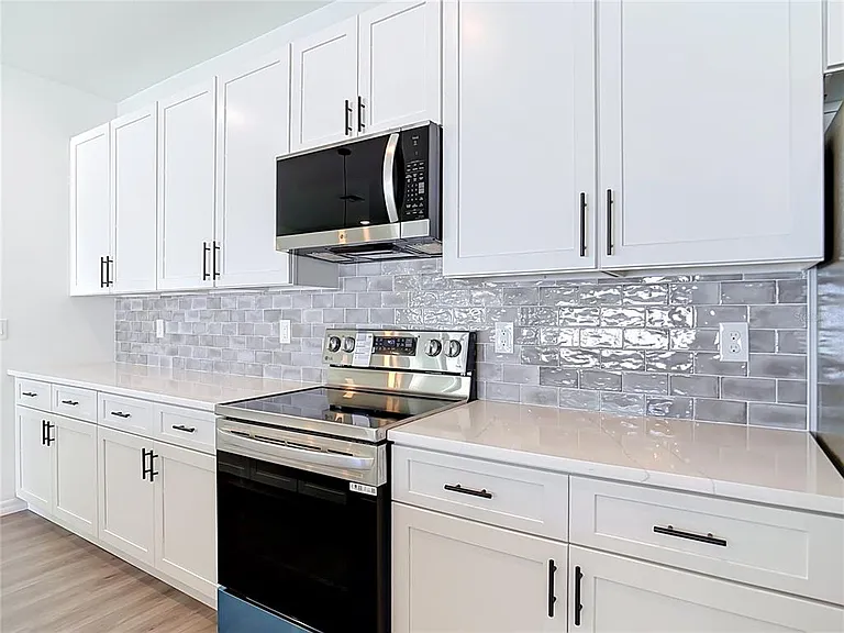 1081 McCrory St — Photo 12