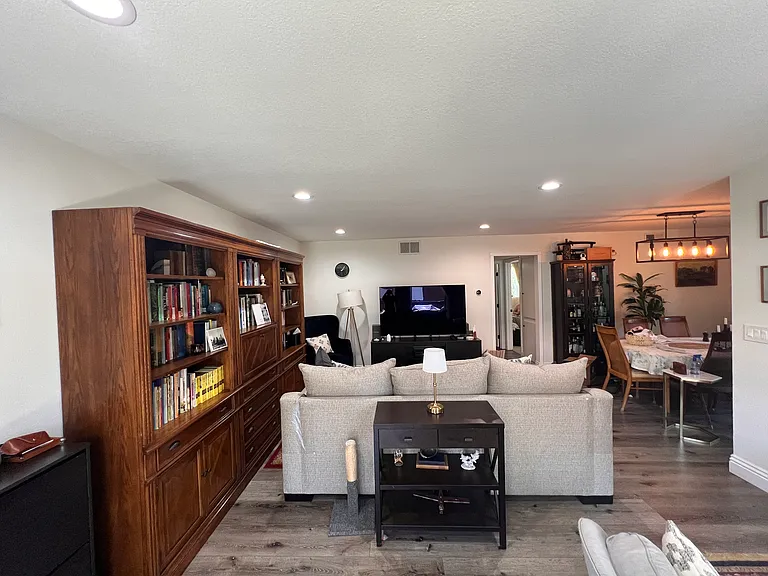 31568 Agoura Rd #6 — Photo 4