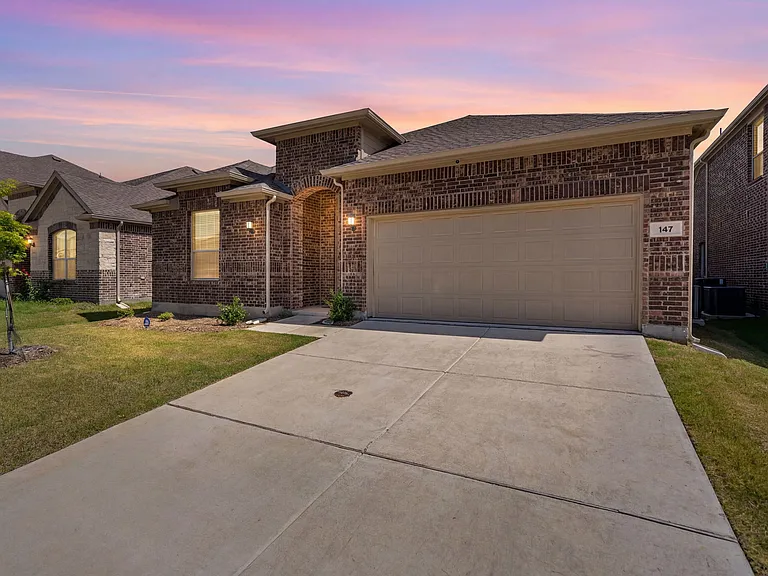 147 Starfall Dr — Photo 2