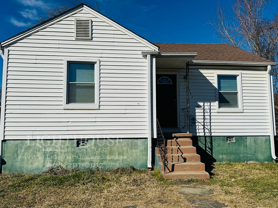 1st image of 2557 Louise Ave