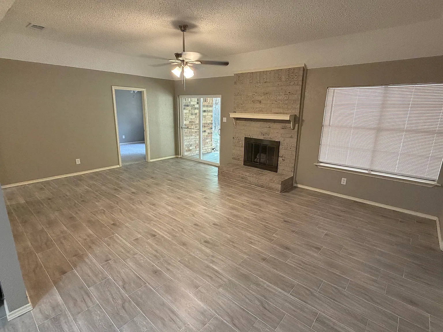 3 bed, 1388 sqft, $2,250 — Photo 4