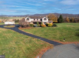 24 Lehmann Dr, Douglassville, PA 19518