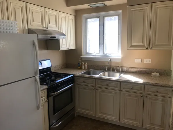 8064 Elmwood St Unit 2, Skokie, IL 60077