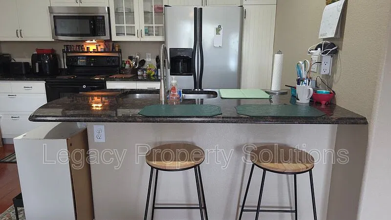 2 bed, 1.0 bath, 828 sqft, $2,100 — Photo 3