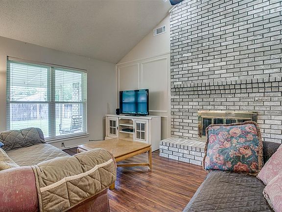 3rd image of 7616 Creekmoor Dr