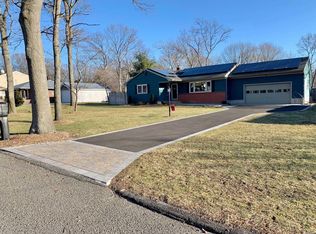 15 Juniper Ave, Ronkonkoma, NY 11779