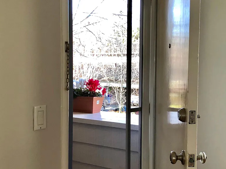 555 Miramonte Ave — Photo 4