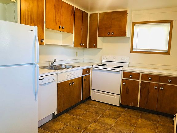 3rd image of 605 4th St NE APT 3