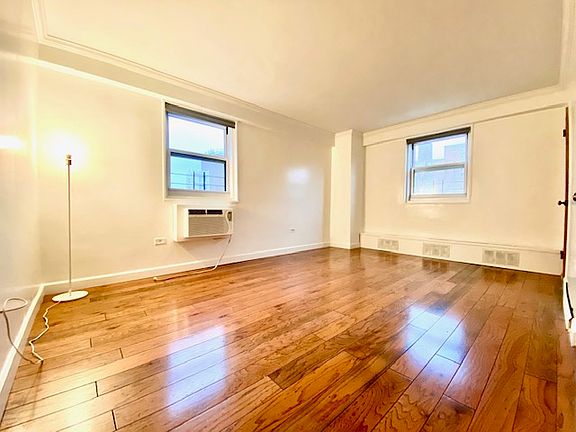 5th image of 191 Willoughby St APT 5H