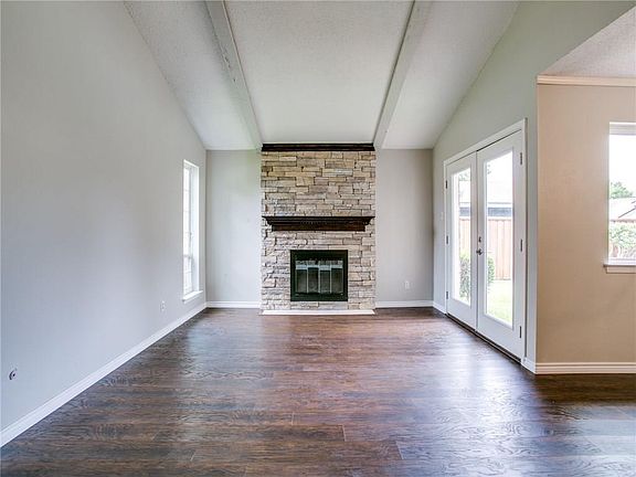 4th image of 3312 Fontaine St