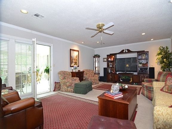 5th image of 1210 N Ash Ave W