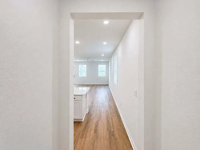 8672 Elmo Rd — Photo 2