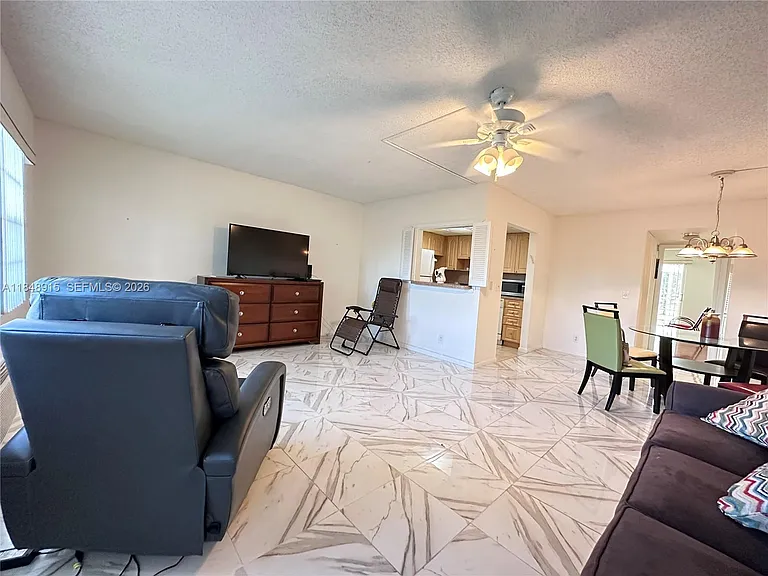 569 Fanshaw N #569 — Photo 7