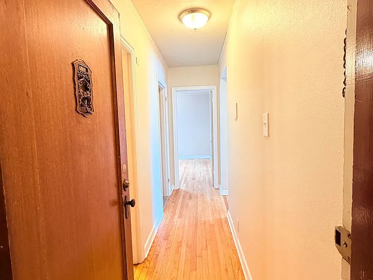 Spacious Units in a Vintage Brick Building- Walk to Seattle Center, Shops,and Restaurants! — Photo 37