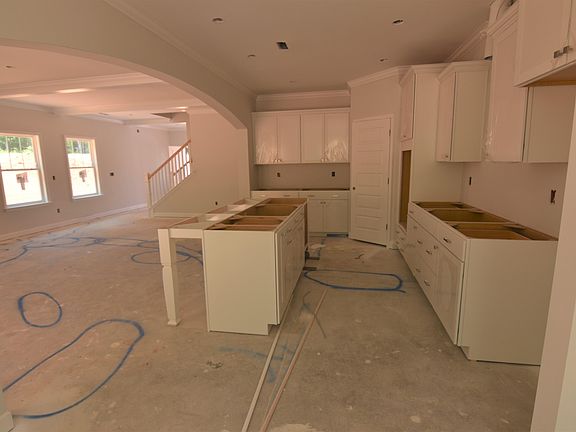 2nd image of 121 Sugarmaple Way