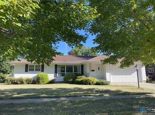 312 E 3rd St, Freeman, SD 57029