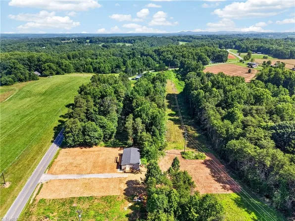 3785 Rockford Rd, Dobson, NC 27017