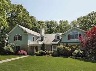 56 Dogwood Ln, Rockville Centre, NY 11570