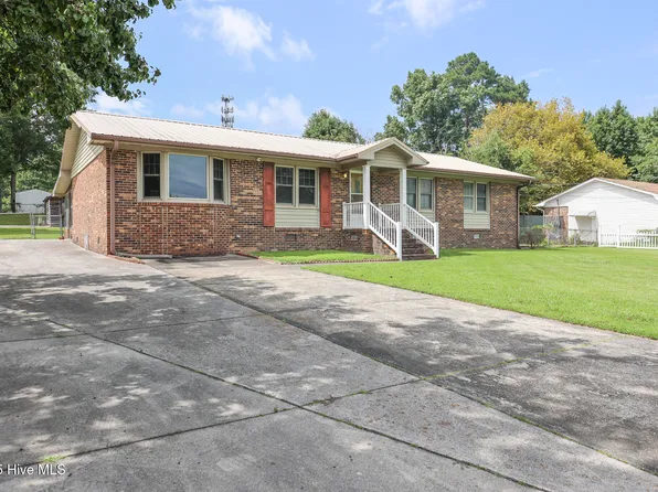 16 Colonial Drive, Jacksonville, NC 28546