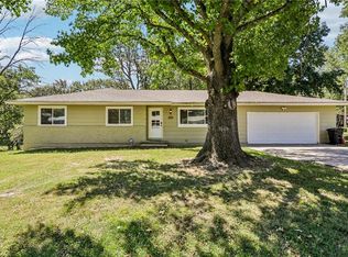 207 SW 19th St, Oak Grove, MO 64075
