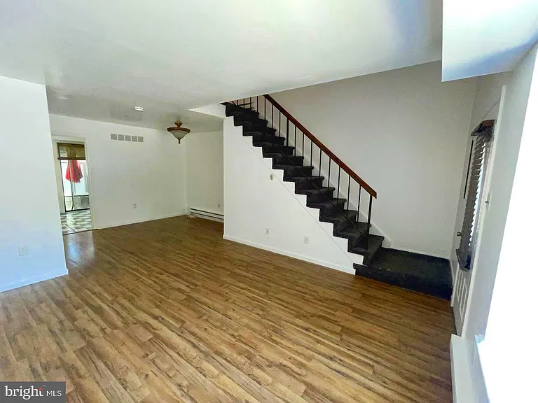 1 Dover Ct — Photo 4