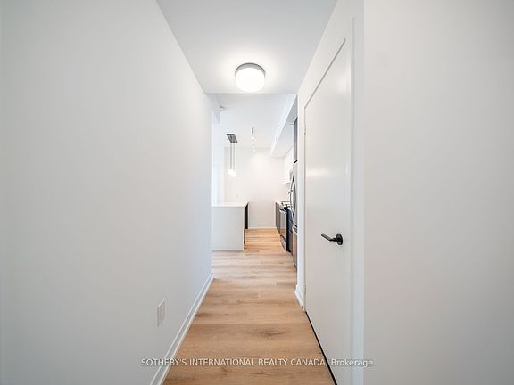 4th image of 5 York Rd #611