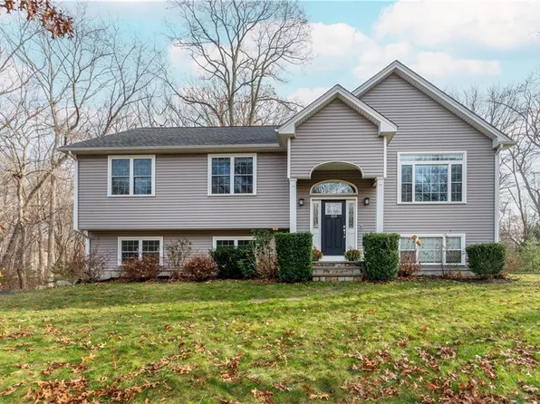 184 Heritage Dr, Warwick, RI 02818