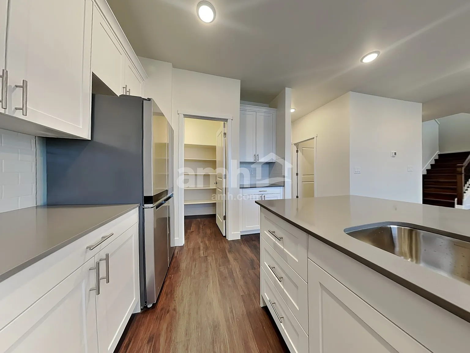 4 bed, 2.5 bath, 2208 sqft, $3,300 — Photo 3