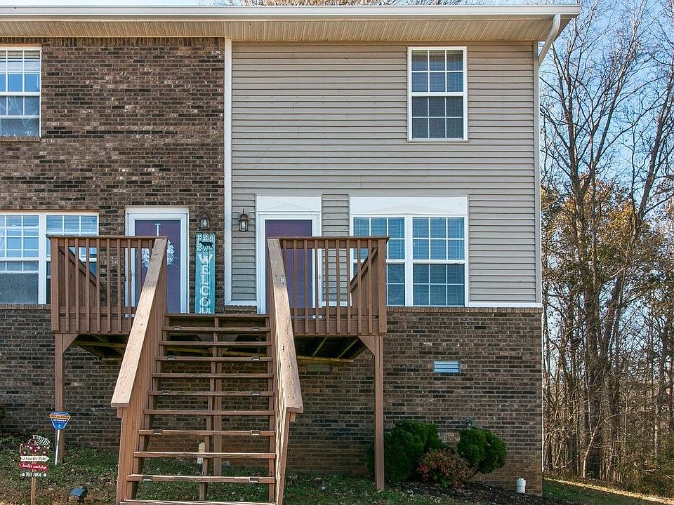 1st image of 930 Kingsbury Dr APT D