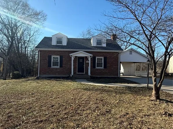 217 Creve Coeur Ave, Ballwin, MO 63011