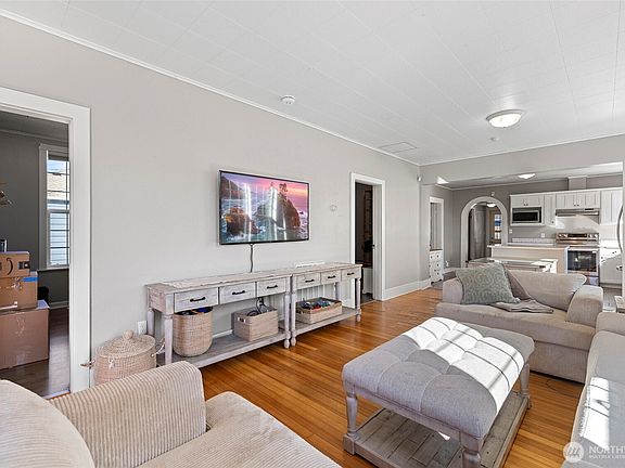 5th image of 625 E Hazel Avenue