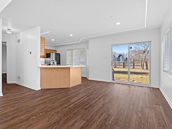 5th image of 262 Lakeview Ct