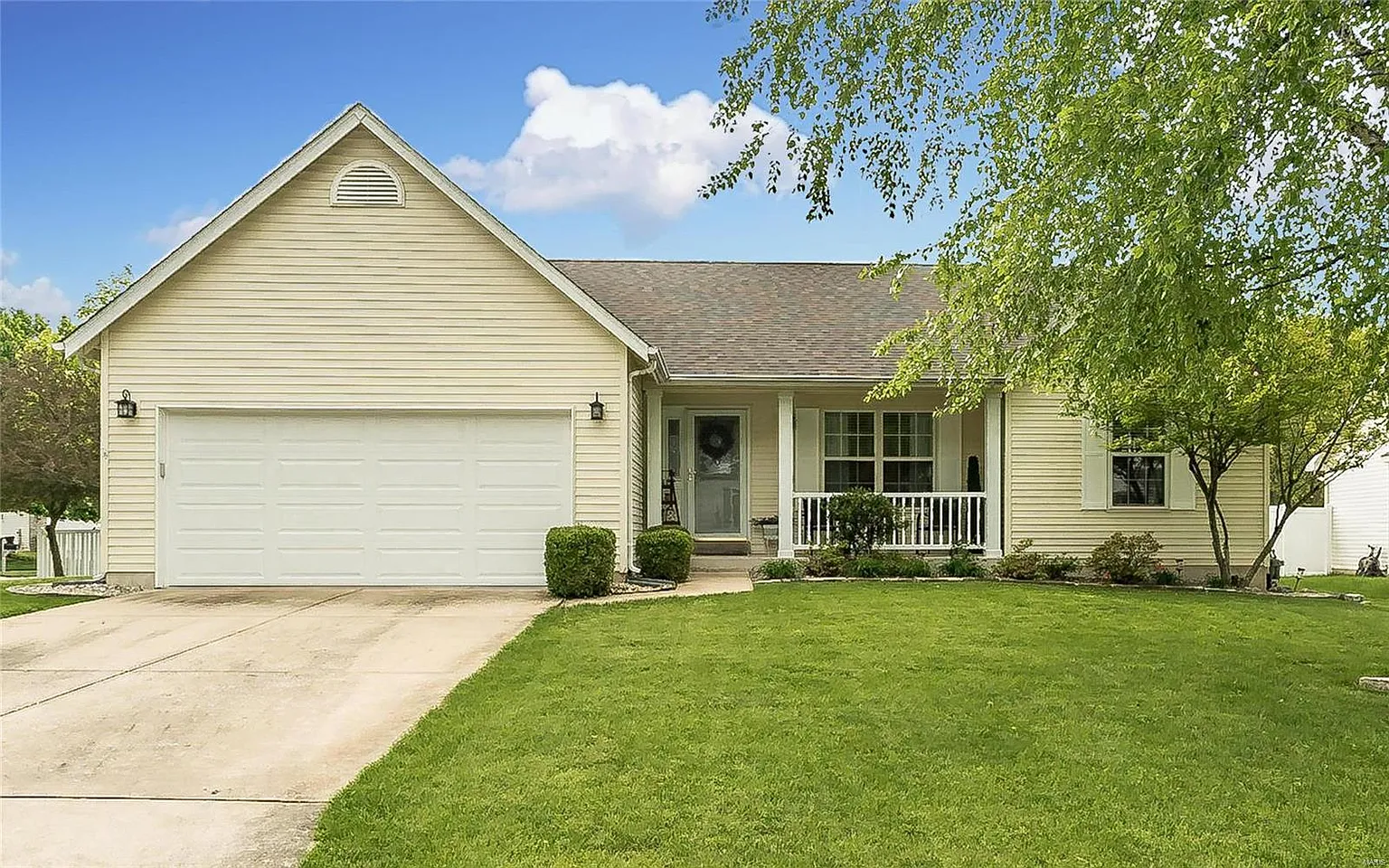4019 Treeshadow Dr photo 1