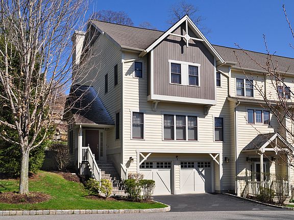 3rd image of 8 Hudson Dr