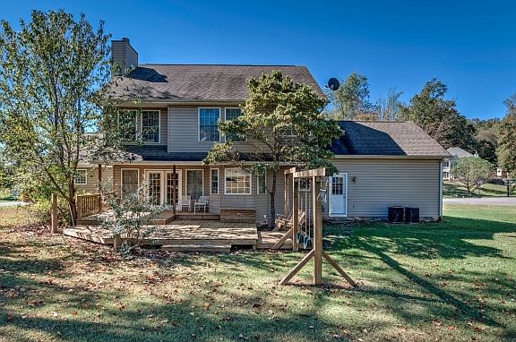 4th image of 16411 Fern Cir