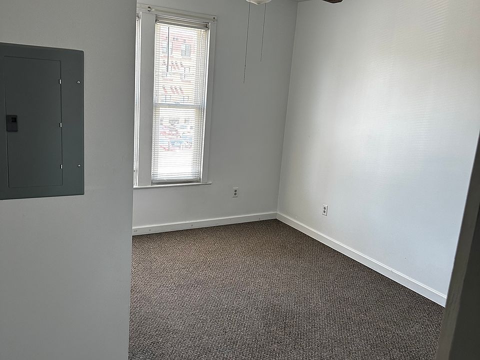 2nd image of 712 Beechurst Ave #1