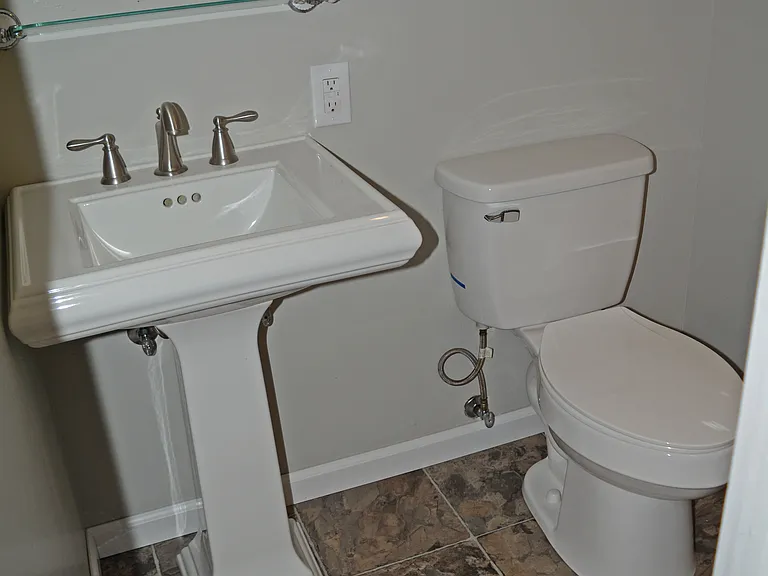631 N Hawthorne St — Photo 12